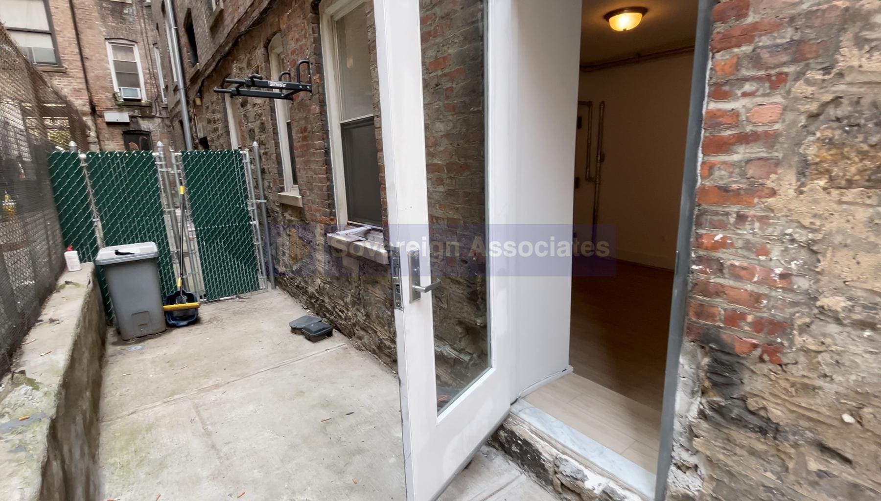 Building Photo - 22 St Nicholas Pl