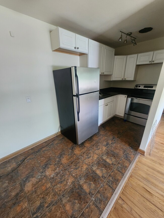 Building Photo - 3235 S 48th St