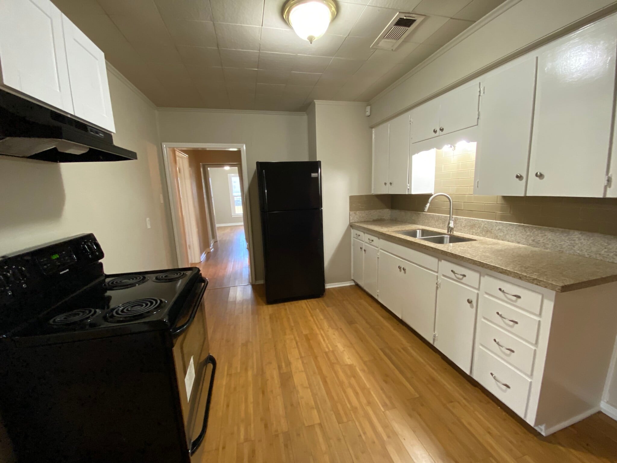 Kitchen. - 816 1st St