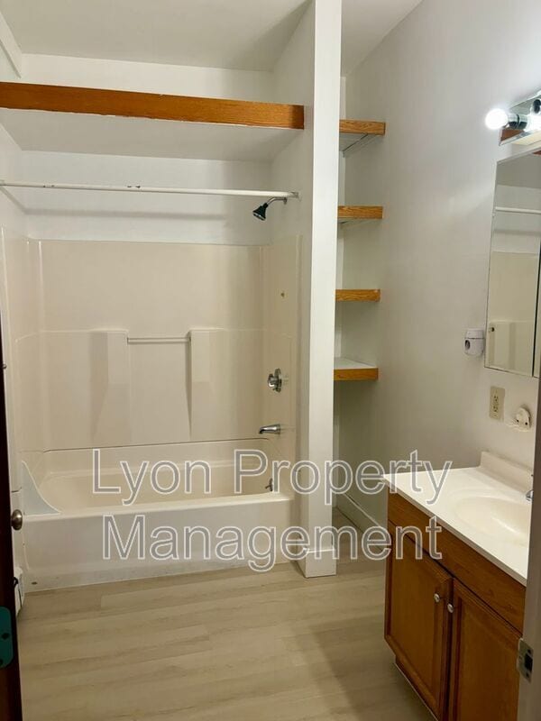 Building Photo - 50 Hedley Ave