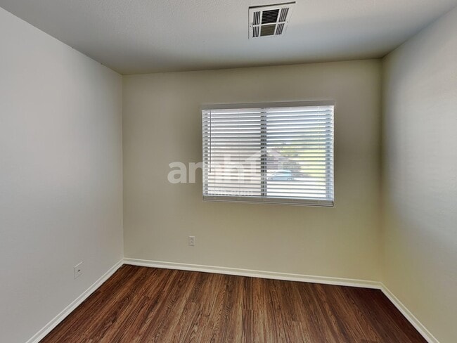 Building Photo - 3531 N 105th Ln