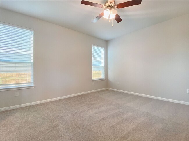 Building Photo - Beautiful and Spacious 4/BR 3.5/BA Modern ...