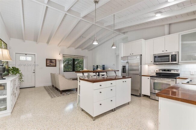 Building Photo - 7720 SW 59th Ct