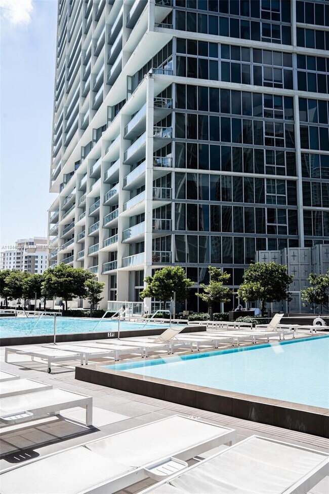 Building Photo - 475 Brickell Ave