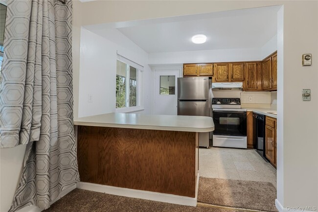 Building Photo - 914 Old Country Rd