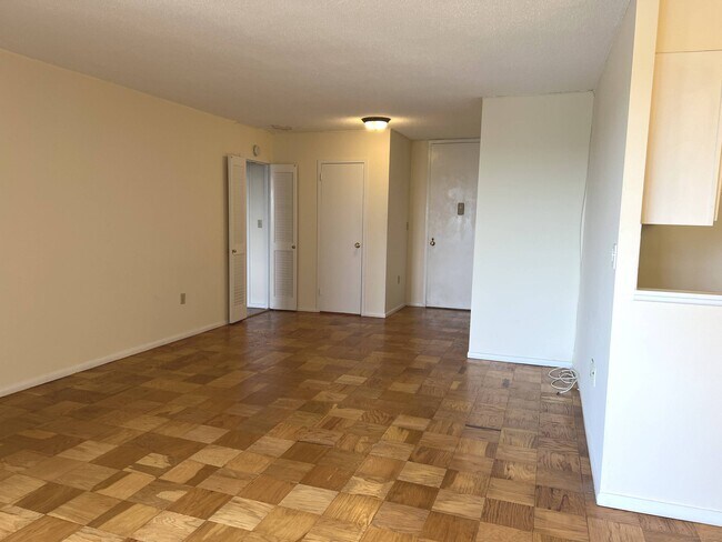 Building Photo - 44 Strawberry Hill Ave