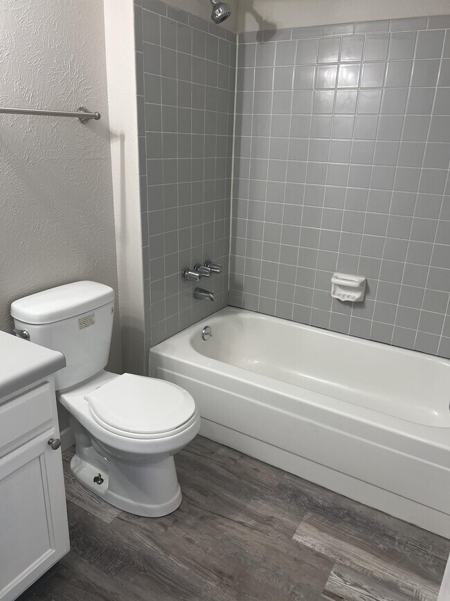 Building Photo - 17676 E Bethany Cir