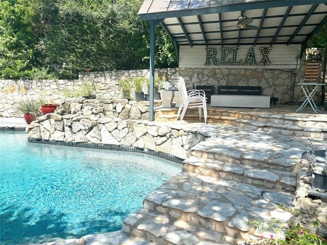 Building Photo - 806 Rock Creek Dr