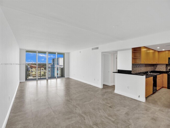 Building Photo - 10350 W Bay Harbor Dr