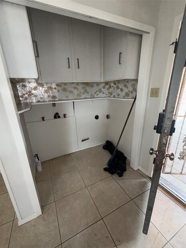 Building Photo - 1803 Tidwell Ln