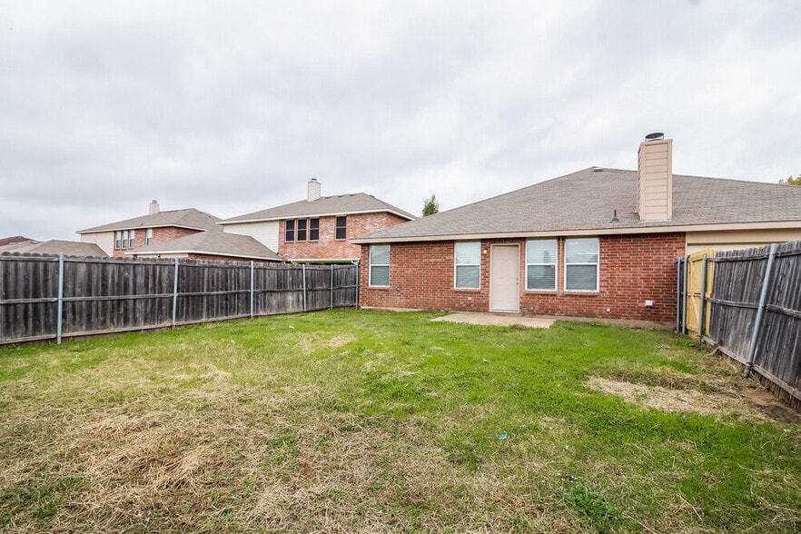 Building Photo - 1914 Palma Pita St