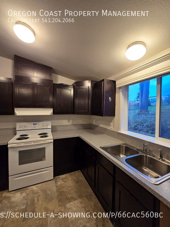 Building Photo - 15 N Hillside Dr