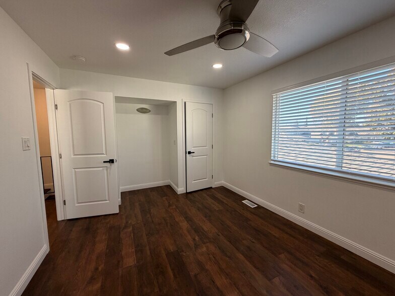 Building Photo - 5532 Spinnaker Dr