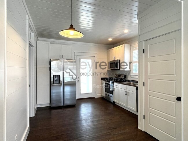Building Photo - 405 Spears Ave