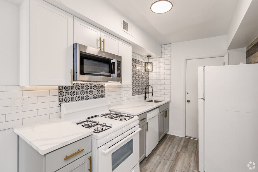 2BR,1BA-868SF - 5735 - 5737 Hobart St, Pittsburgh, PA 15217