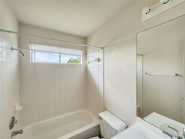 Building Photo - 1503 Catalina Dr