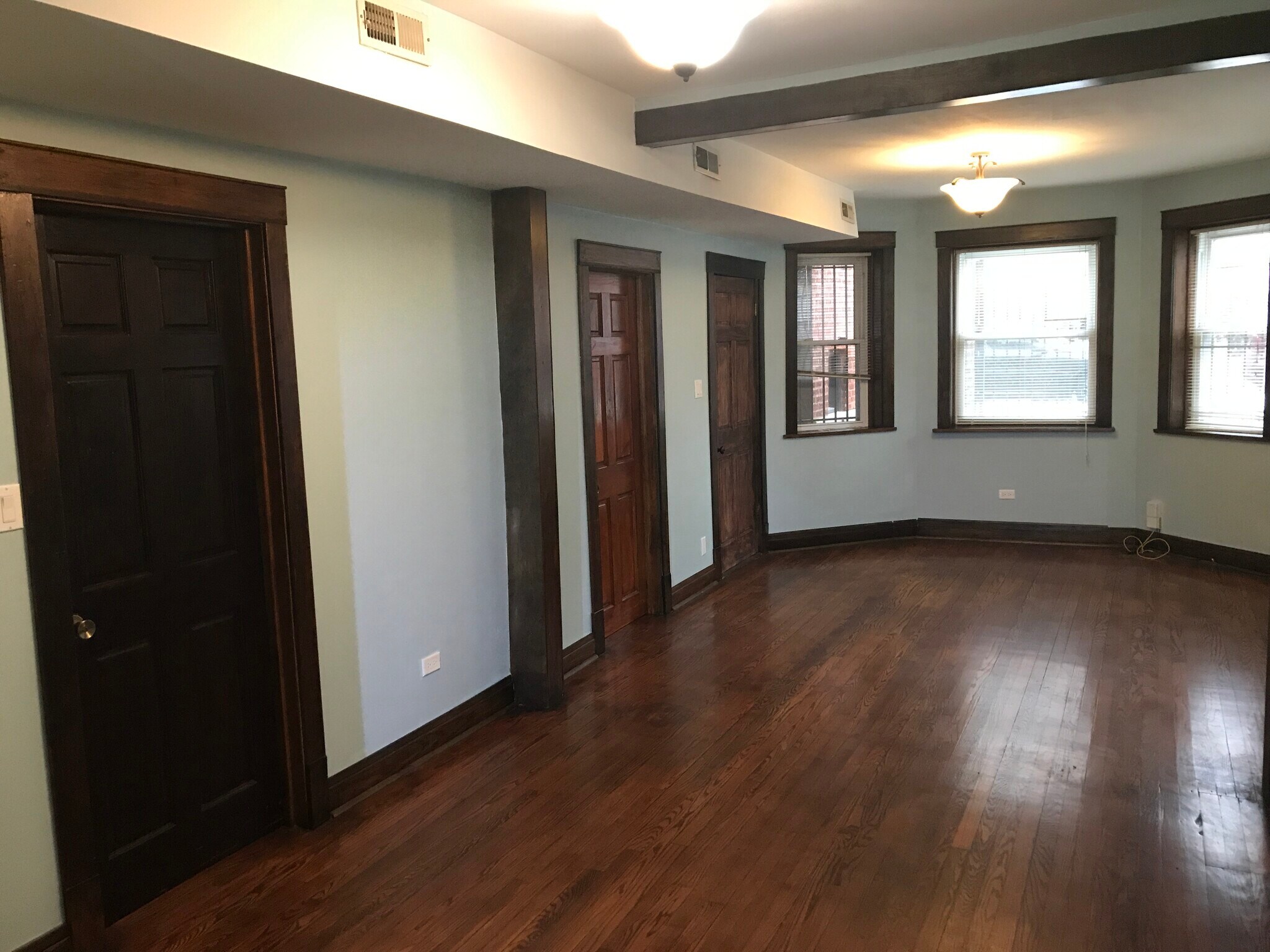 Building Photo - 3043 W Belden Ave