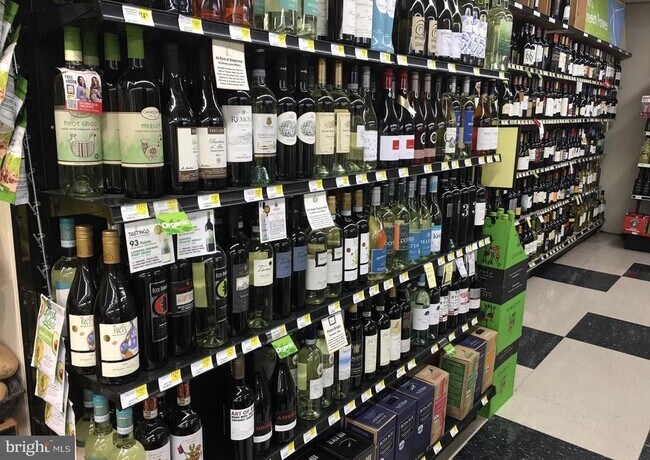 Building Photo - 10401 Grosvenor Pl