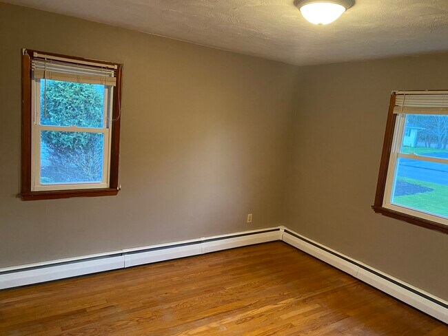 Building Photo - 200 Woodside Dr