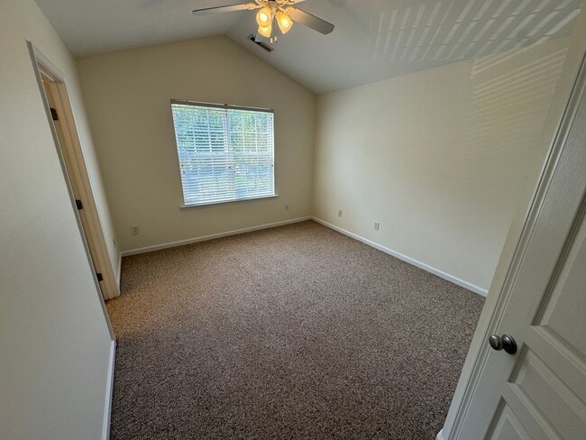 Building Photo - Spacious South Durham Townhouse!