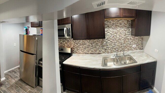 Primary Photo - 1518 E 72nd St