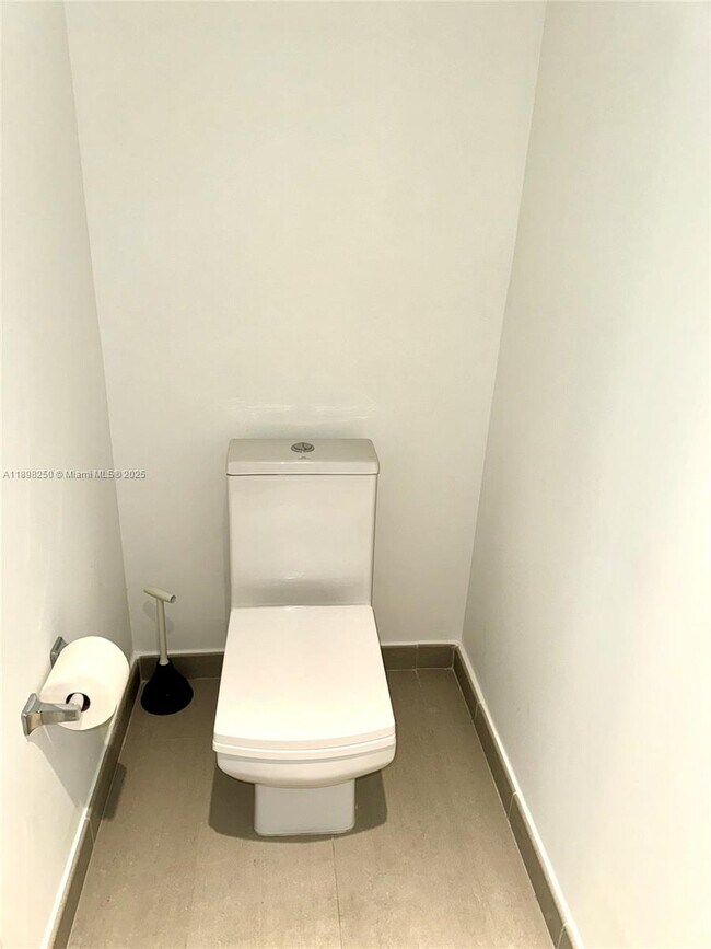 Building Photo - 1080 Brickell Ave