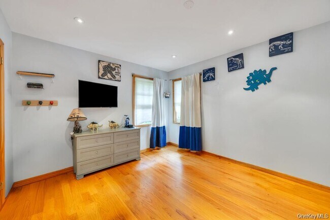 Building Photo - 4 2nd St