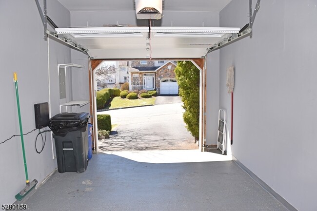 Building Photo - 125 Springhill Dr