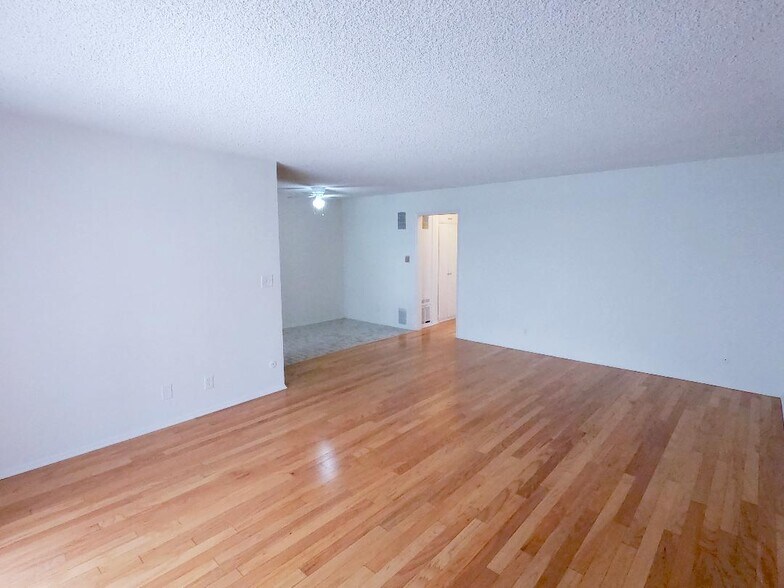 Building Photo - 1345 N Orange Dr
