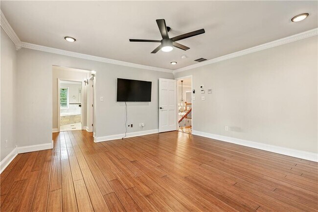 Building Photo - 1578 Lincoln Ave SE