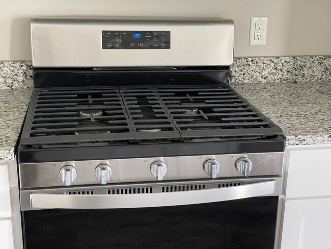 Building Photo - Brand New 3bd / 2ba w/ high end finishes, right in the heart of Conway!!