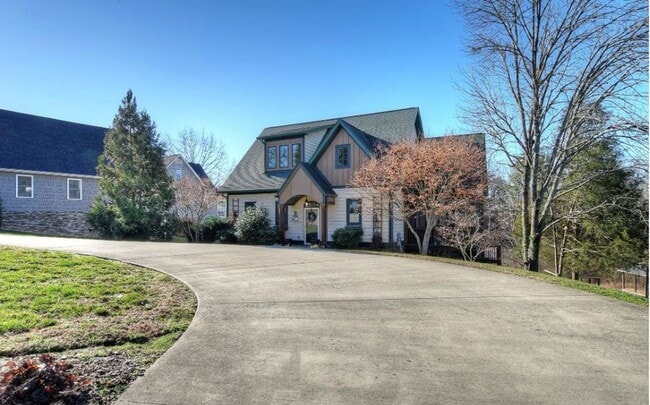Building Photo - GORGEOUS LAKE HOUSE! 3 Bedrooms/3.5 Baths on Boone Lake, Private Dock, Fireplace & More! $3,900 m...