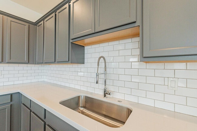 Building Photo - 5538 S Dillon