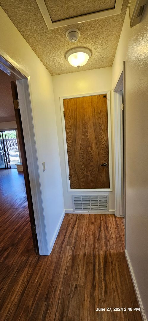 Building Photo - Creekridge Villas Single Story Condo in Ga...