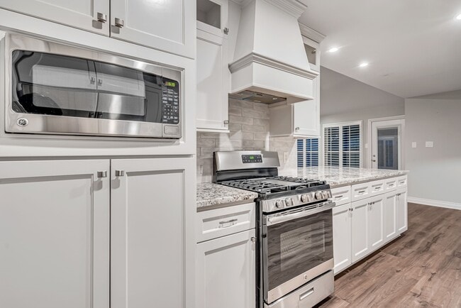 Building Photo - 4702 Spring Ln