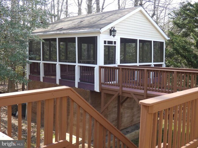 Building Photo - 6422 Lake Meadow Dr