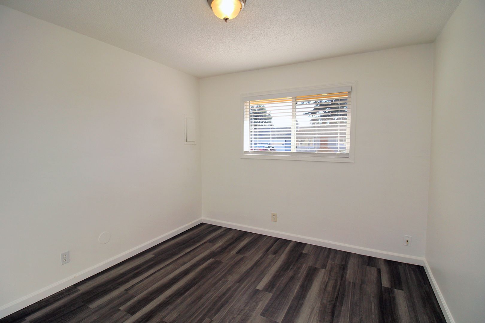 Building Photo - 6213-6217 SE Fern Ave