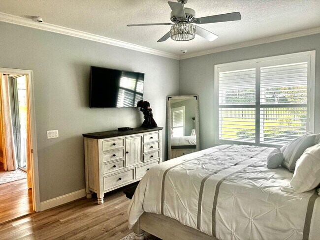 Building Photo - "Charming 2-Bedroom Brooksville Retreat with Stylish Granite Touches – 1983 Sq. Ft. of Comfort!" ...
