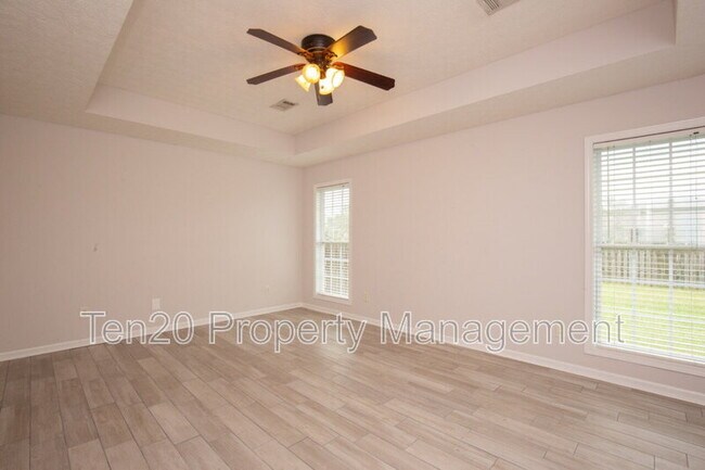 Building Photo - 6020 White Pine Dr