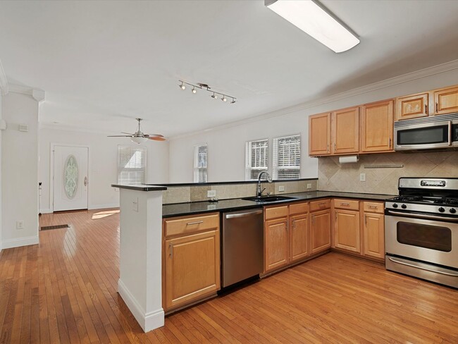 Building Photo - 3 Bedroom/2 bath house close to Optimist H...