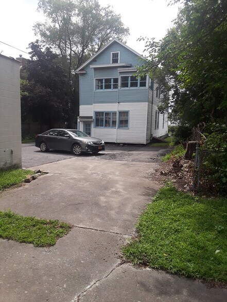 Off Street Parking - 1057 Washington Ave