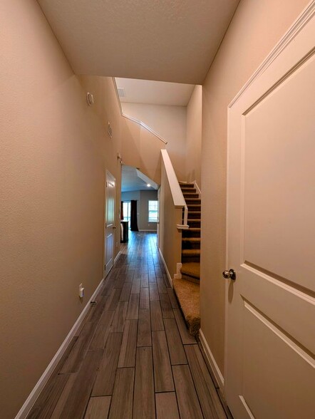Building Photo - 10305 Alder Creek Ln