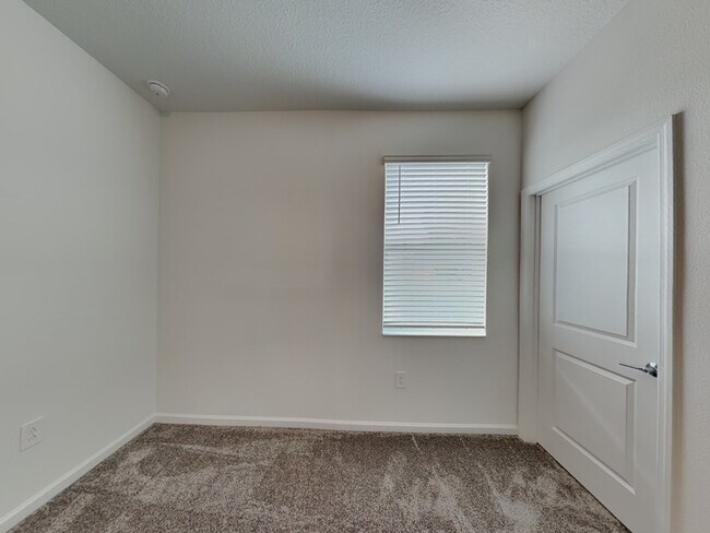 Building Photo - 3132 Country Side Dr