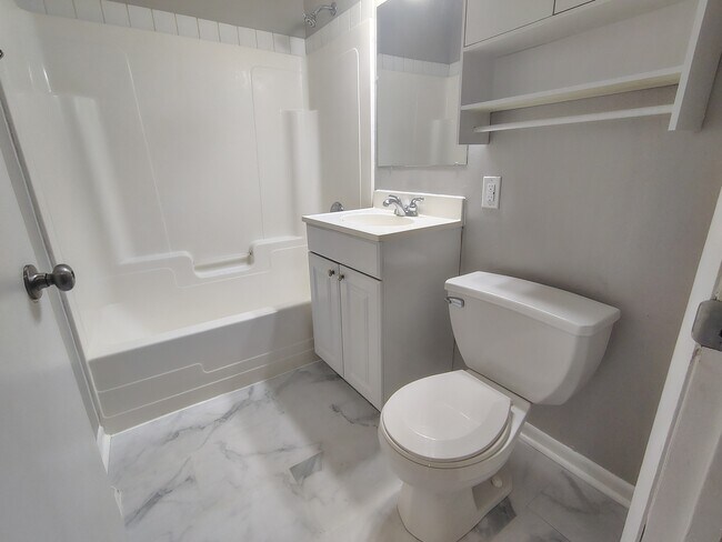 Building Photo - 615 28th St