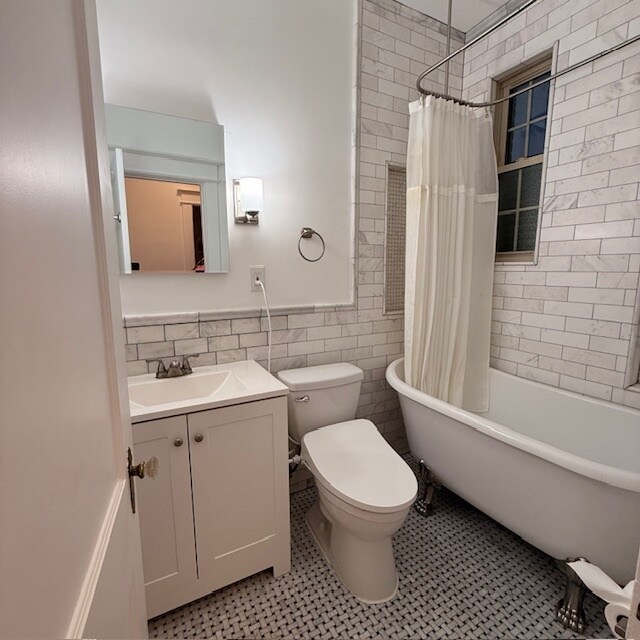 Building Photo - 3022 Wisconsin Ave NW