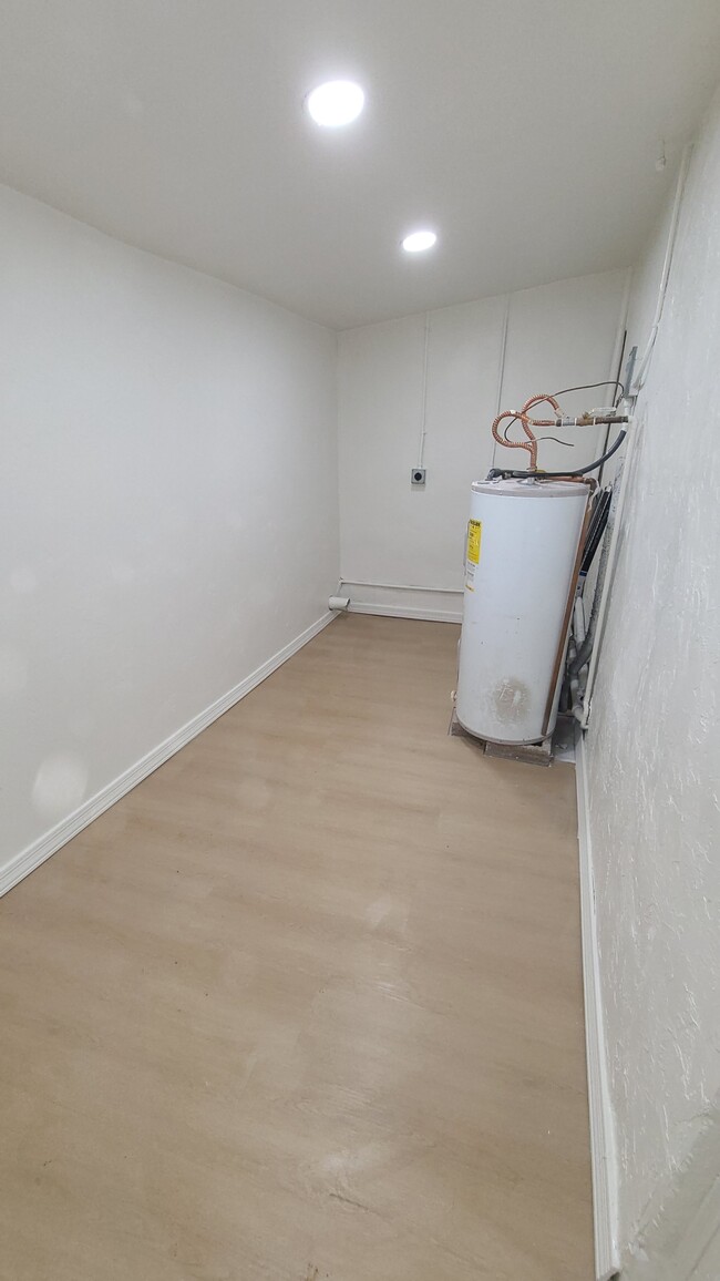 spacious laundry room - 1805 N Madelyn Ave