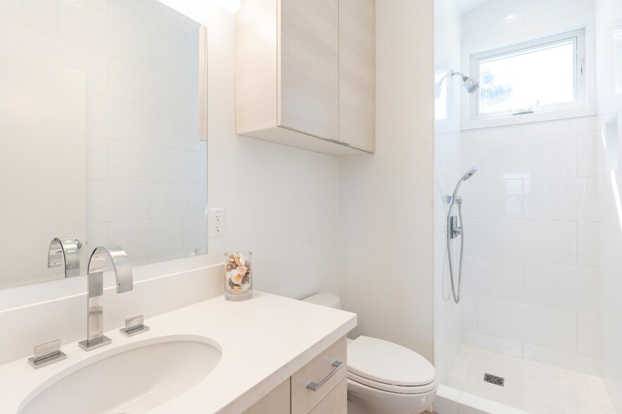 Building Photo - 930 Pueo St