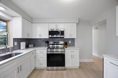 Building Photo - 1073 Kenwood Dr