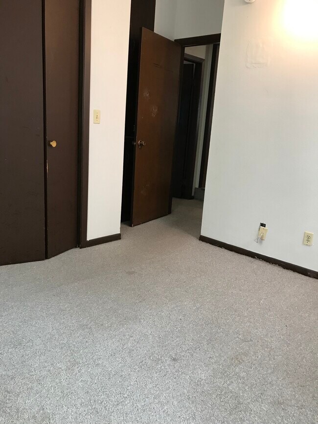 Building Photo - 1402 S 24th St