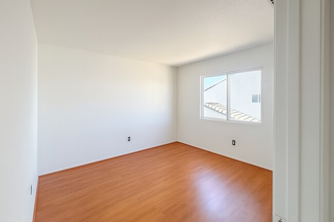 Building Photo - 5625 Churchill Ct